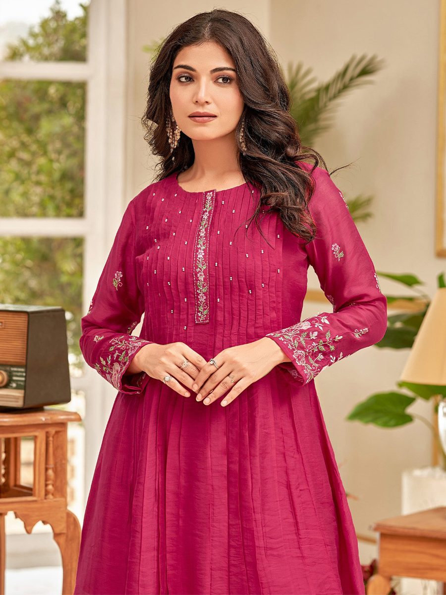 Varanga | Floral Embroidered Chanderi Cotton Kurta Set